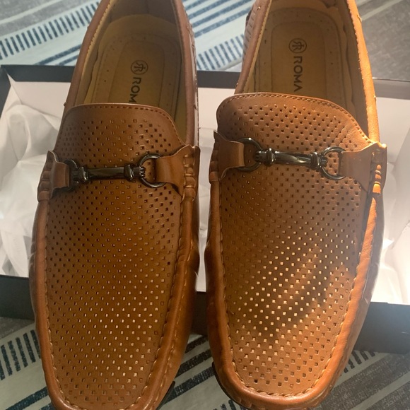 Like New Italian Driving Loafers Beautiful-Tan in color size 9 so comfortable. - Picture 1 of 14
